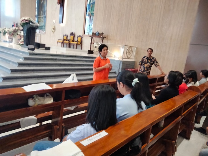 Theresia Eko dan Ign Subroto sedang memberi pembekalan PAKAI